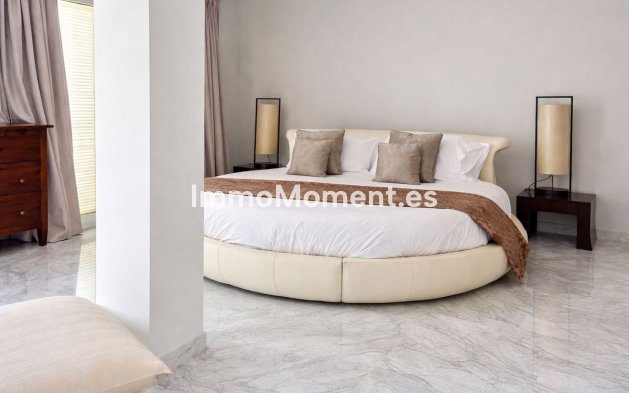 Resale - Apartment - Marbella - Puerto Banús
