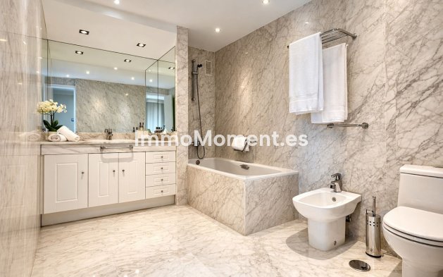 Resale - Apartment - Marbella - Puerto Banús