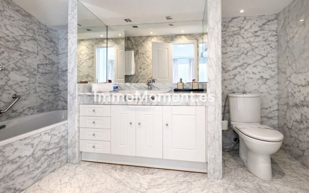 Resale - Apartment - Marbella - Puerto Banús