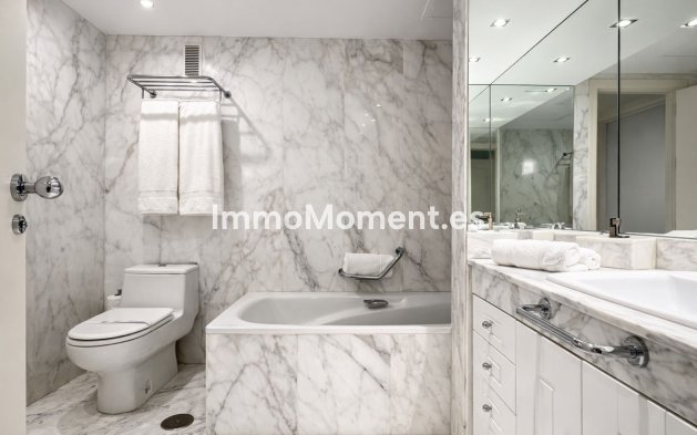 Resale - Apartment - Marbella - Puerto Banús