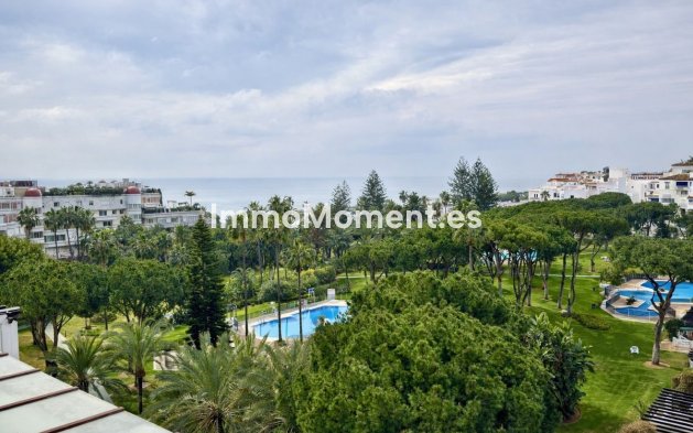 Resale - Apartment - Marbella - Puerto Banús