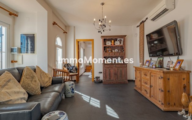 Wiederverkauf - Freistehende Villa -   Inländisch - Alhaurín el Grande Centro