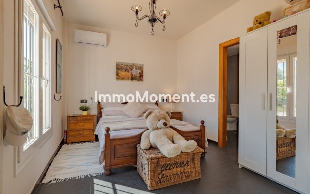 Wiederverkauf - Freistehende Villa -   Inländisch - Alhaurín el Grande Centro