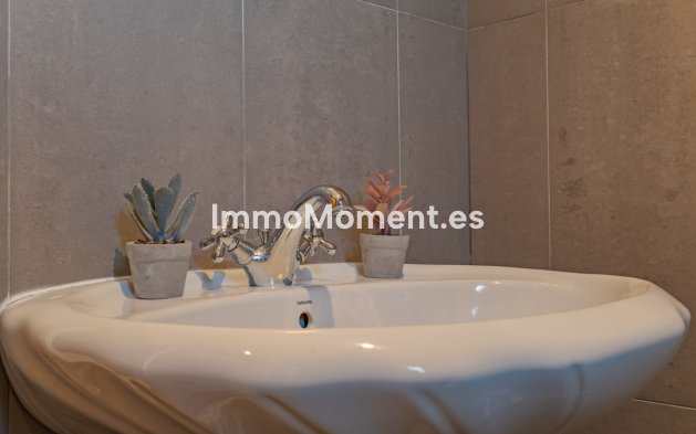 Wiederverkauf - Freistehende Villa -   Inländisch - Alhaurín el Grande Centro