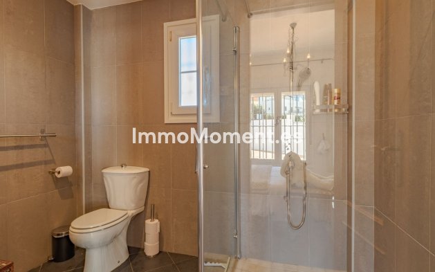 Wiederverkauf - Freistehende Villa -   Inländisch - Alhaurín el Grande Centro