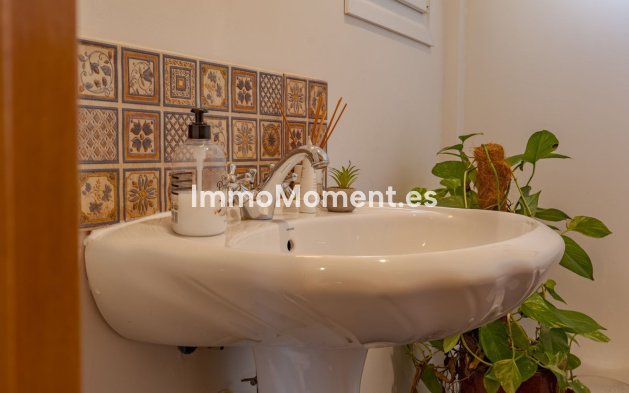 Wiederverkauf - Freistehende Villa -   Inländisch - Alhaurín el Grande Centro