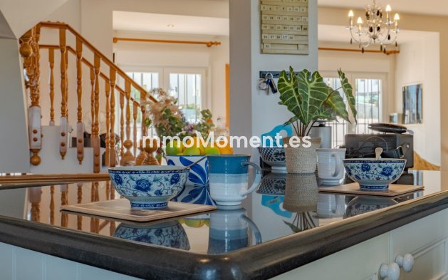 Wiederverkauf - Freistehende Villa -   Inländisch - Alhaurín el Grande Centro