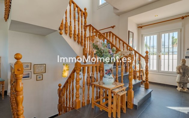 Wiederverkauf - Freistehende Villa -   Inländisch - Alhaurín el Grande Centro