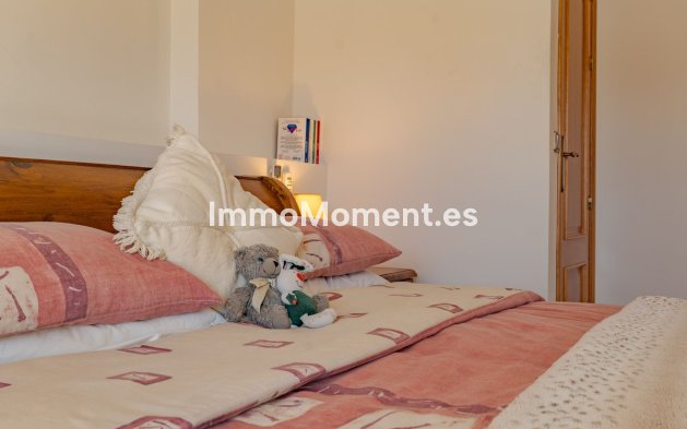 Wiederverkauf - Freistehende Villa -   Inländisch - Alhaurín el Grande Centro