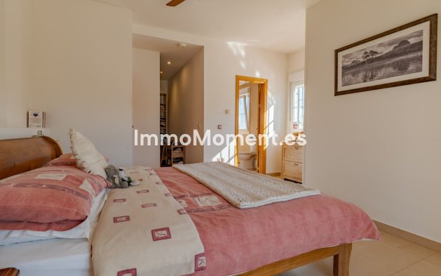 Wiederverkauf - Freistehende Villa -   Inländisch - Alhaurín el Grande Centro