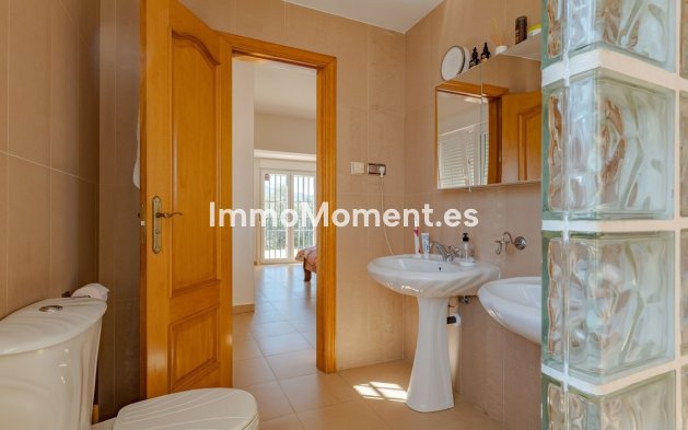 Wiederverkauf - Freistehende Villa -   Inländisch - Alhaurín el Grande Centro