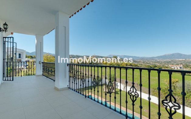 Wiederverkauf - Freistehende Villa -   Inländisch - Alhaurín el Grande Centro