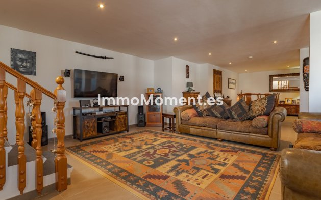 Wiederverkauf - Freistehende Villa -   Inländisch - Alhaurín el Grande Centro