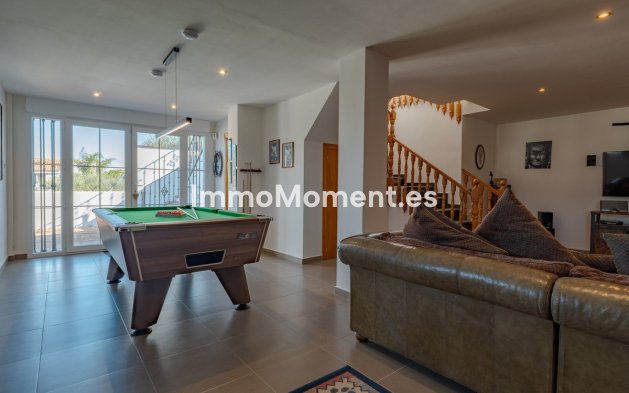 Wiederverkauf - Freistehende Villa -   Inländisch - Alhaurín el Grande Centro