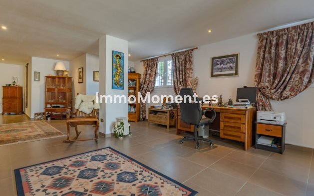 Wiederverkauf - Freistehende Villa -   Inländisch - Alhaurín el Grande Centro