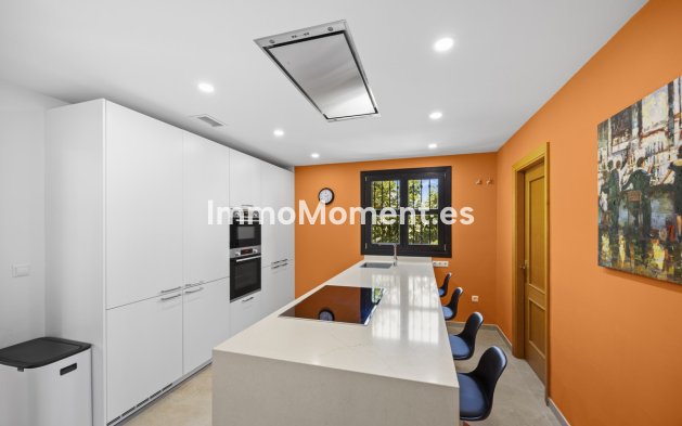 Resale - Detached villa - Marbella - Guadalmina Alta