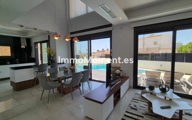 Bestaande woning - Vrijstaande villa - Torrevieja - Torrevieja Centro