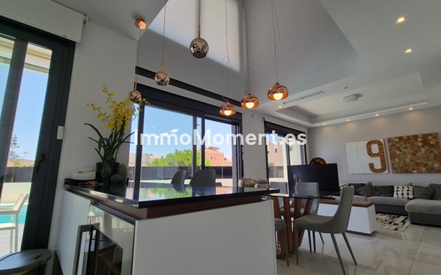 Bestaande woning - Vrijstaande villa - Torrevieja - Torrevieja Centro