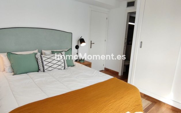 Resale - Apartment - Marbella - Puerto Banús