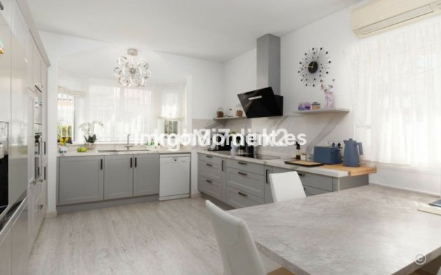 Bestaande woning - Vrijstaande villa - Estepona  - Estepona Centro
