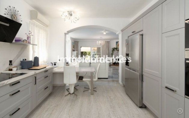 Bestaande woning - Vrijstaande villa - Estepona  - Estepona Centro
