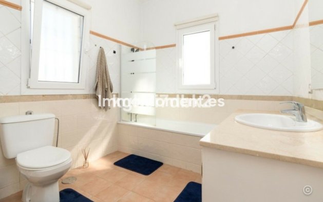 Bestaande woning - Vrijstaande villa - Estepona  - Estepona Centro