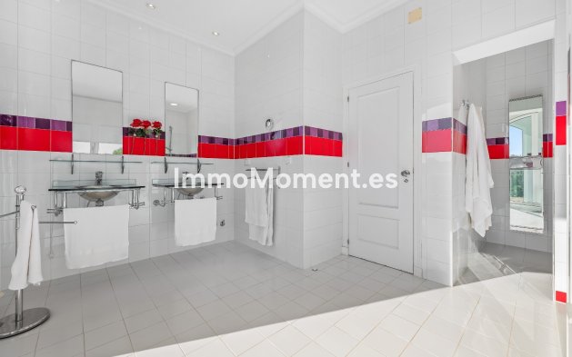 Resale - Detached villa - Sotogrande