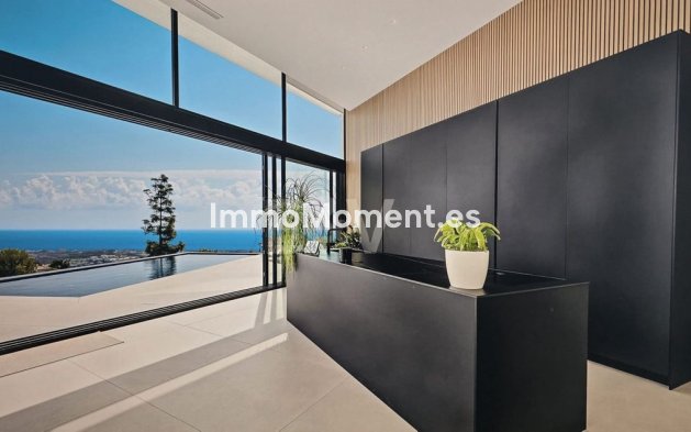Resale - Detached villa - Marbella - Altos de los Monteros
