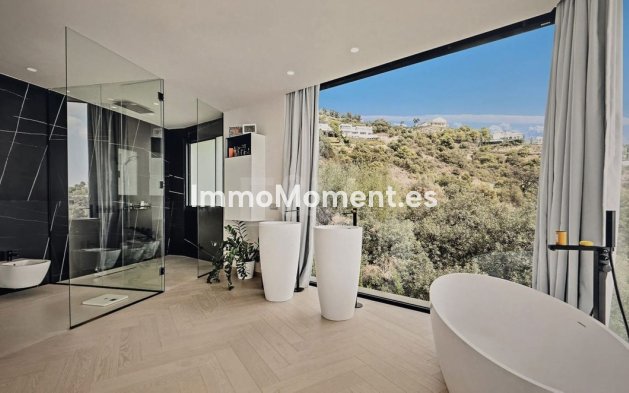 Resale - Detached villa - Marbella - Altos de los Monteros