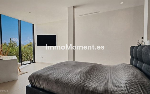 Resale - Detached villa - Marbella - Altos de los Monteros