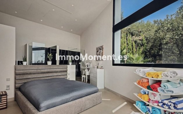 Resale - Detached villa - Marbella - Altos de los Monteros