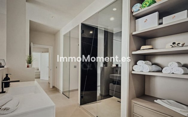 Resale - Detached villa - Marbella - Altos de los Monteros