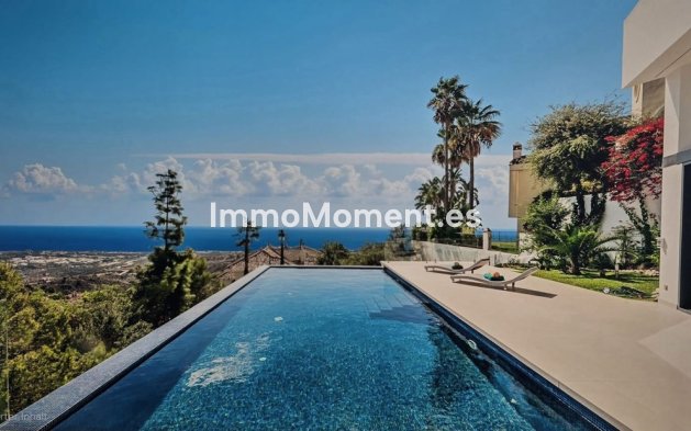 Resale - Detached villa - Marbella - Altos de los Monteros