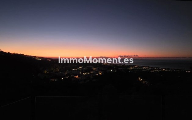 Resale - Detached villa - Marbella - Altos de los Monteros
