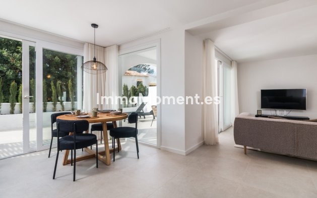 Wiederverkauf - Freistehende Villa -   Inländisch - Istán