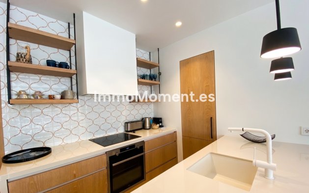 Resale - Apartment - Marbella - Puerto Banús