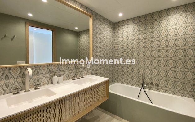 Resale - Apartment - Marbella - Puerto Banús