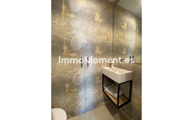 Resale - Apartment - Marbella - Puerto Banús