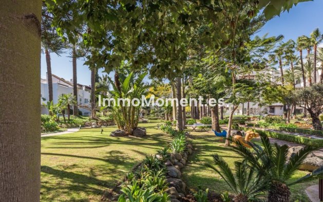 Resale - Apartment - Marbella - Puerto Banús