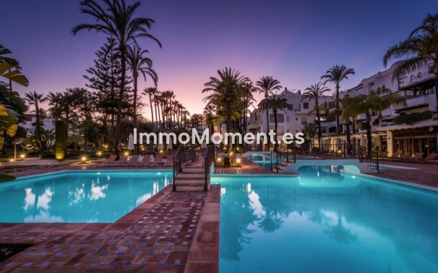 Resale - Apartment - Marbella - Puerto Banús