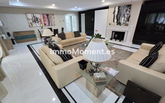 Resale - Apartment - Marbella - Puerto Banús