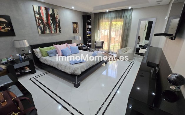 Resale - Apartment - Marbella - Puerto Banús