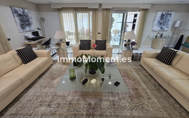 Resale - Apartment - Marbella - Puerto Banús