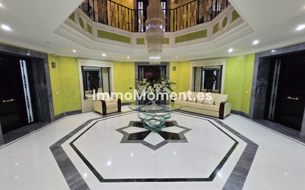 Resale - Apartment - Marbella - Puerto Banús