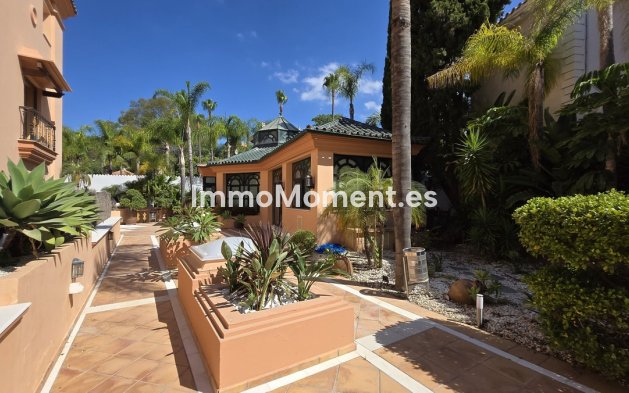 Resale - Apartment - Marbella - Puerto Banús