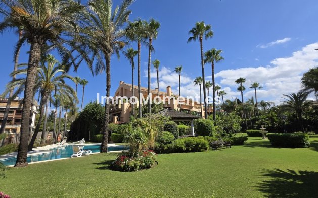 Resale - Apartment - Marbella - Puerto Banús