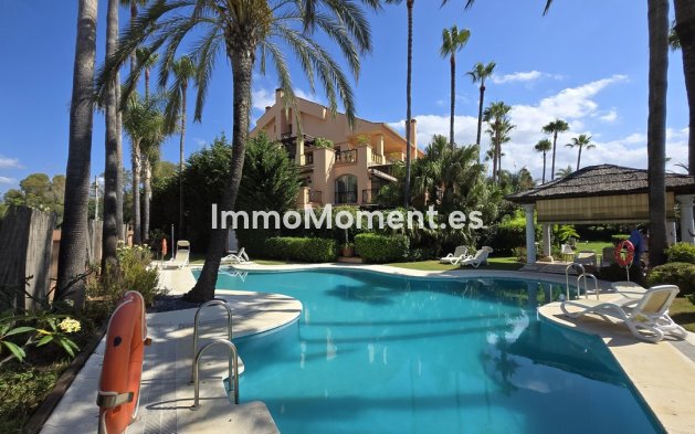 Resale - Apartment - Marbella - Puerto Banús