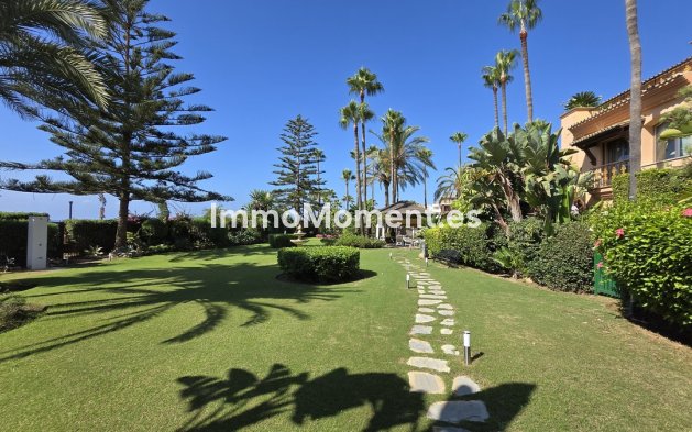 Resale - Apartment - Marbella - Puerto Banús