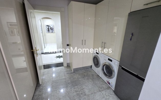 Resale - Apartment - Marbella - Puerto Banús