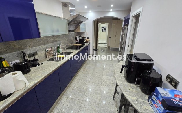 Resale - Apartment - Marbella - Puerto Banús